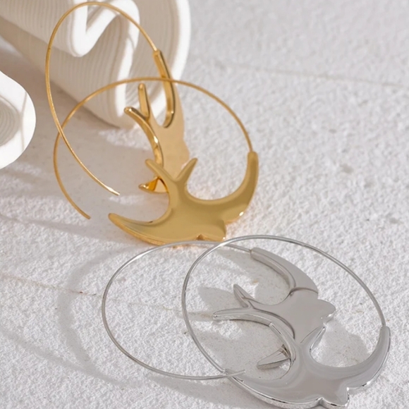 Gorgeous Swallow Birds Thin Hoop Earrings - Picture 4 of 4